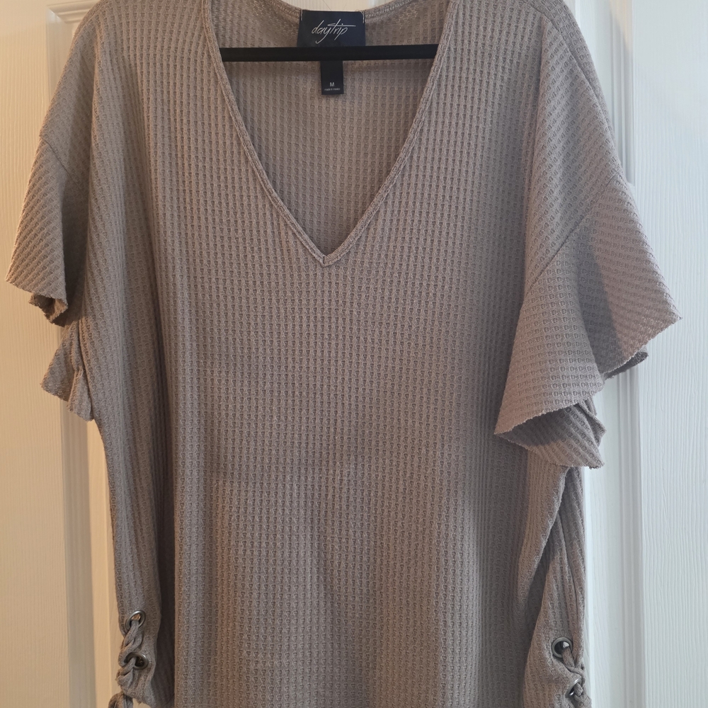 Daytrip Women's Beige Short Sleeve Top